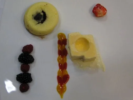 Mozart-Soufflé, dazu ein Whiskylikör-Parfait und frische Beeren - Rezept