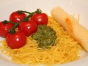 Hausgemachte Spaghettini an Estragon-Pesto und heißen Strauchtomaten - Rezept