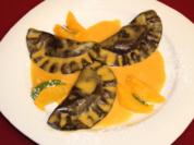 Schoko-Ravioli gefüllt mit Mandel-Ricotta-Creme an Orangensoße - Rezept