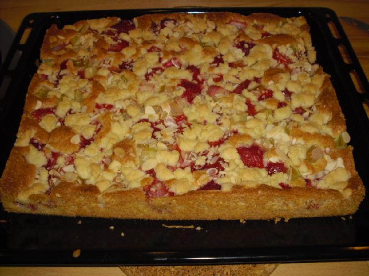 Erdbeer-Rhabarber-Kuchen mit Streusel - Rezept - Bild Nr. 2