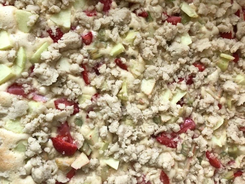 Erdbeer-Rhabarber-Kuchen mit Streusel - Rezept - Bild Nr. 4