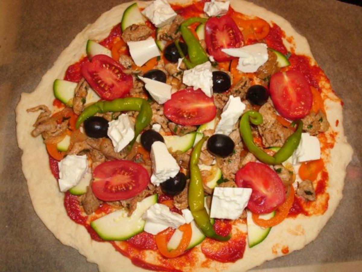 Pizza: Pizza i elliniki - Rezept - Bild Nr. 4