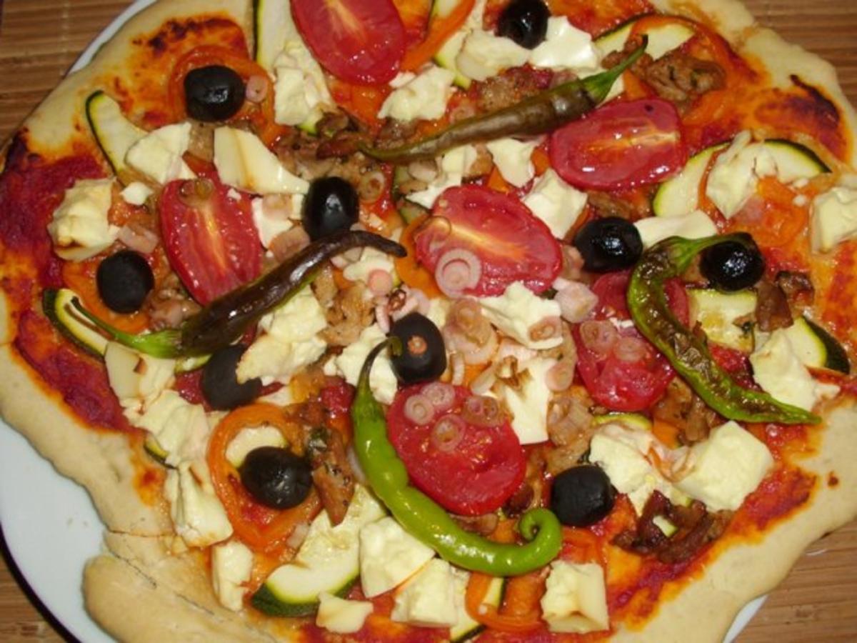 Pizza: Pizza i elliniki - Rezept