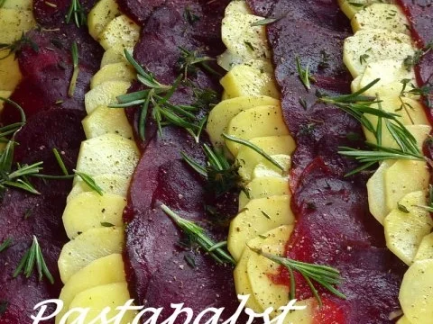 Rezept: Lachs unter der Bärlauchpaste mit Rote Bete-Kartofffelcarpaccio Bild Nr. 2 Lachs unter der Bärlauchpaste mit Rote Bete-Kartofffelcarpaccio - Rezept - Bild Nr. 2