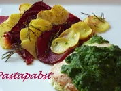 Lachs unter der Bärlauchpaste mit Rote Bete-Kartofffelcarpaccio - Rezept