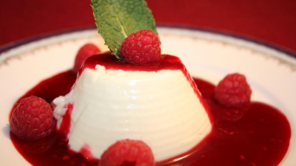 Panna Cotta auf Himbeer-Coulis - Rezept - kochbar.de