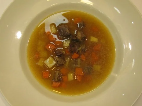 Rindfleischsuppe Königshardter Art mit Weißwein und Wurzelgemüse - Rezept