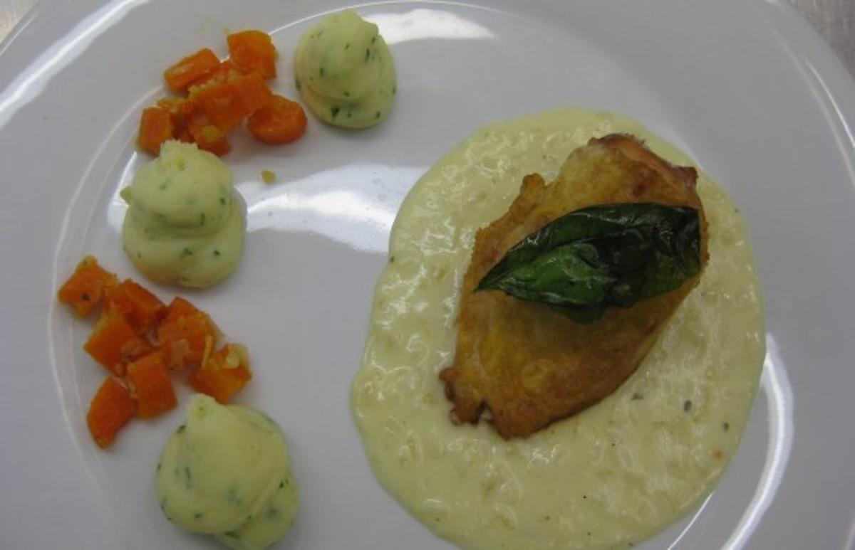 Champignon-Hähnchenbrust auf Kräuter-Kartoffelpüree und Ingwerkarotten ...