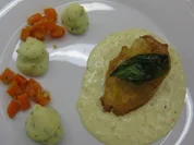 Champignon-Hähnchenbrust auf Kräuter-Kartoffelpüree und Ingwerkarotten - Rezept