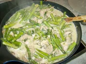 Schweinefilet mit grünem Spargel in Sahnesößchen - Rezept