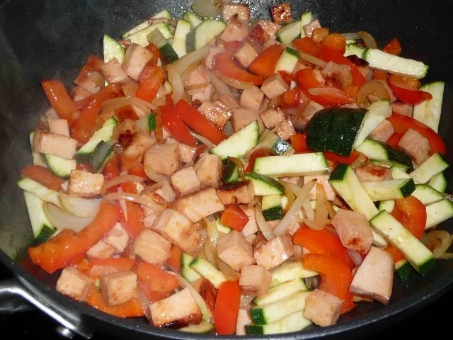 Rezept: Leberkäs-Pfanne im Kartoffelnest Bild Nr. 7 Leberkäs-Pfanne im Kartoffelnest - Rezept - Bild Nr. 7