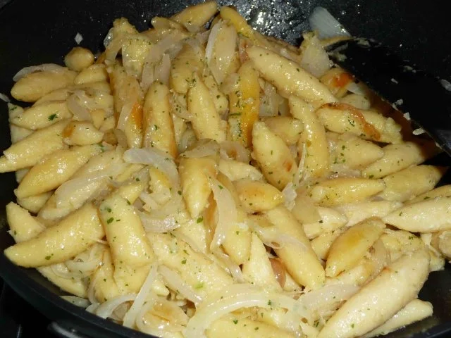 Schupfnudelpfanne mit Bohnen - Rezept - Bild Nr. 4