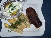 Rumsteak mit Grillkartoffel und gebratenen Spargel - Rezept