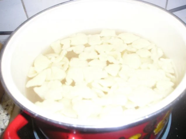 Rezept: Csipetke - gezupfte Nudeln Bild Nr. 5 Csipetke - gezupfte Nudeln - Rezept - Bild Nr. 5