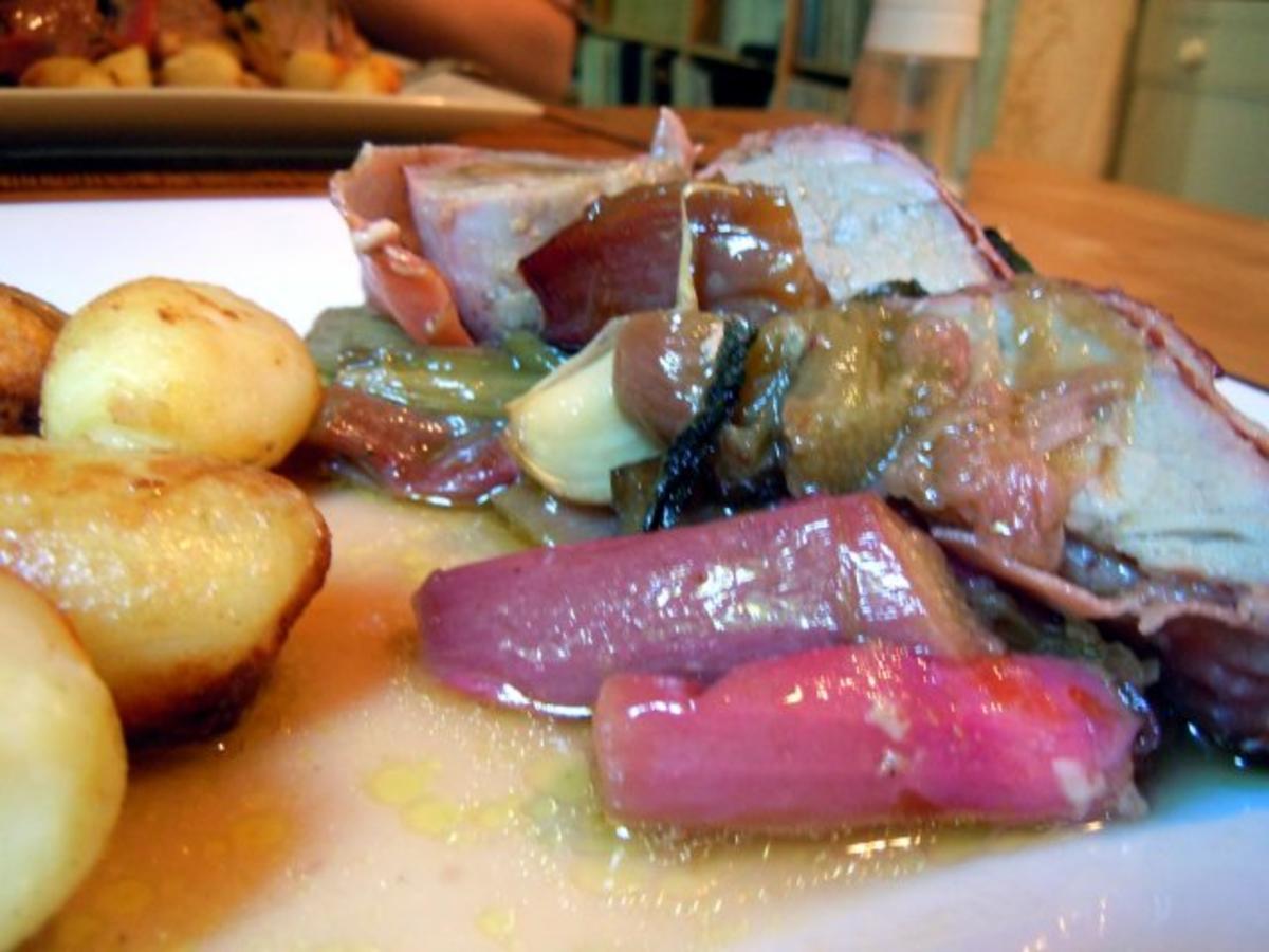 Mariniertes Schweinefilet auf Rhabarber mit gebratenen Drillingen ...