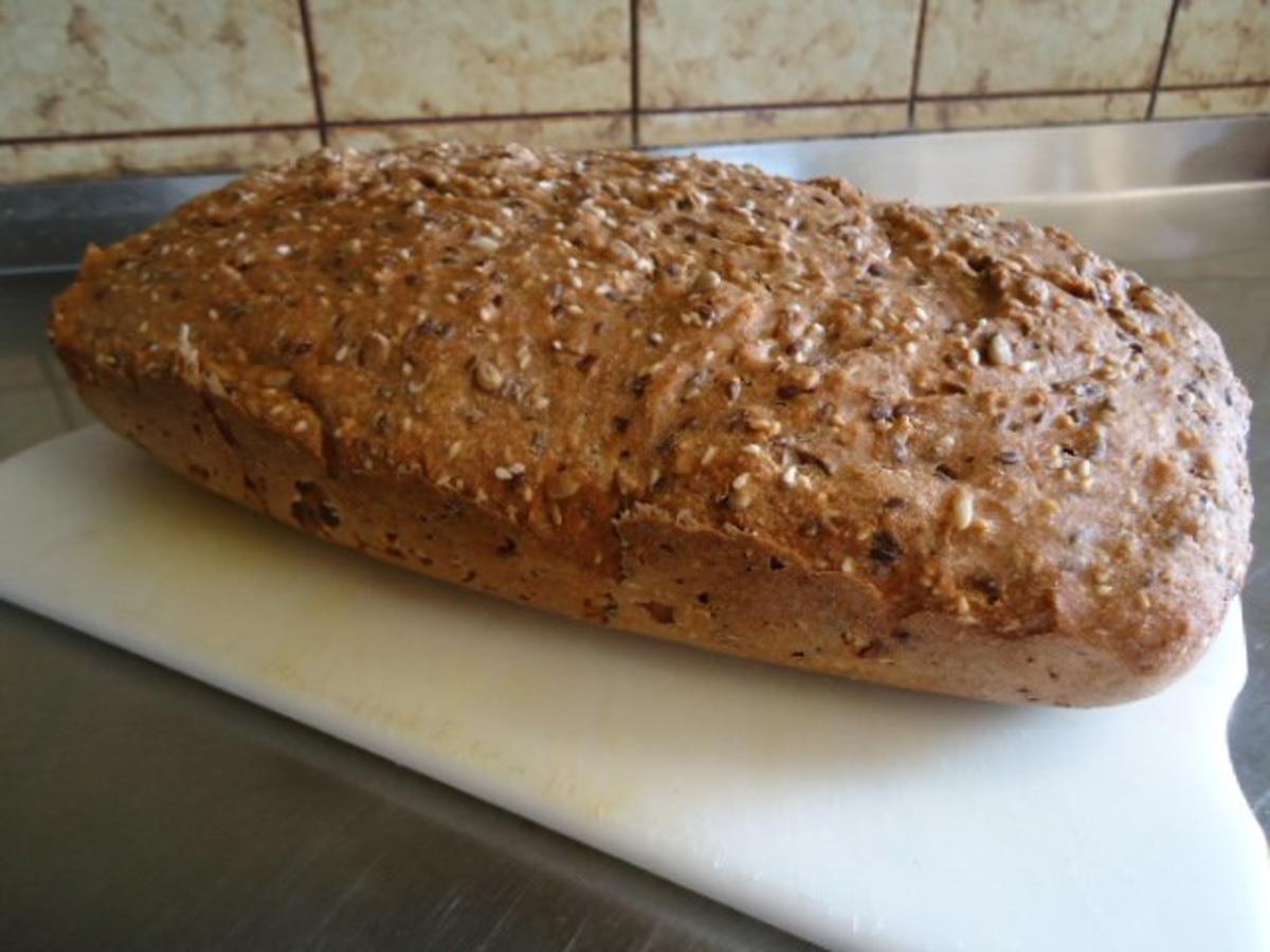 Dinkelbrot mit Dinkel-Vollkornmehl und lauwarmes Wasser - Rezept mit ...