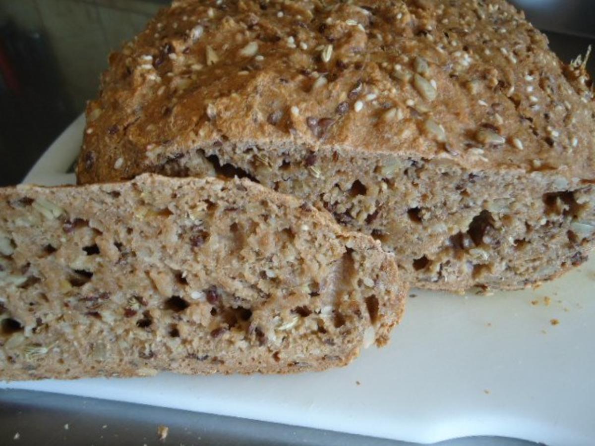 Dinkelbrot mit Dinkel-Vollkornmehl und lauwarmes Wasser - Rezept mit ...