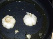 Lammhachse an scharfen Drillingen und Ziegenkäse im Salbei-Schinkenmantel - Rezept