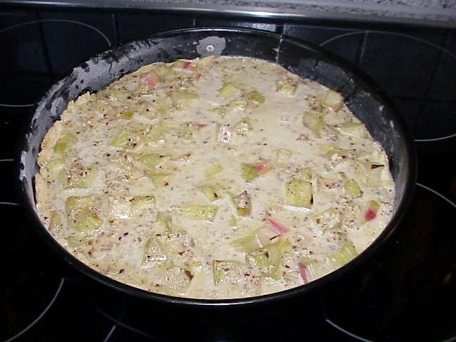 Rhabarber-Kuchen mit Schmand -Nuß-Guß - Rezept