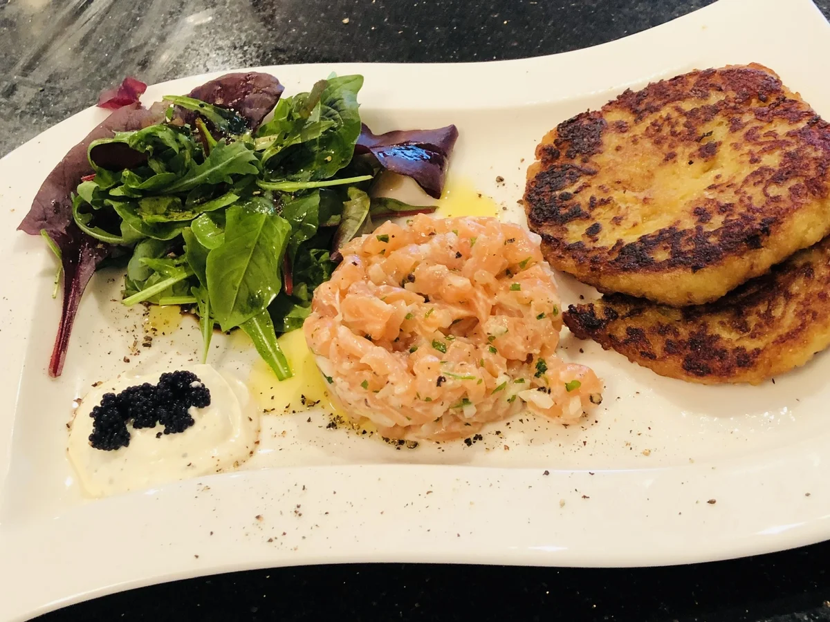 Lachstatar auf Kartoffelplätzchen - Rezept - Bild Nr. 7707