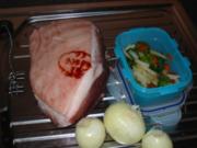 Schweinebraten mit Schwarte u. Semmelknödel dazu Sauerkraut oder Salat - Rezept