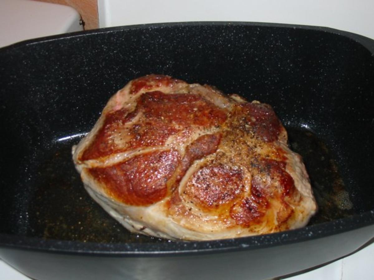 Schweinebraten mit Schwarte u. Semmelknödel dazu Sauerkraut oder Salat - Rezept - Bild Nr. 5
