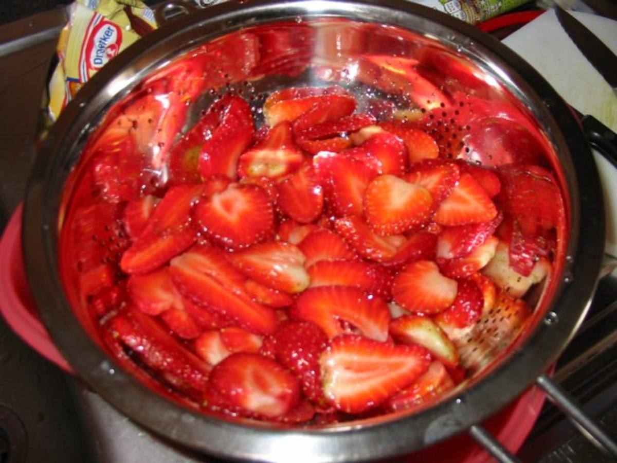 Mürbeiteigkuchen mit Erdbeeren und Galetta Schokocreme - Rezept - Bild Nr. 3