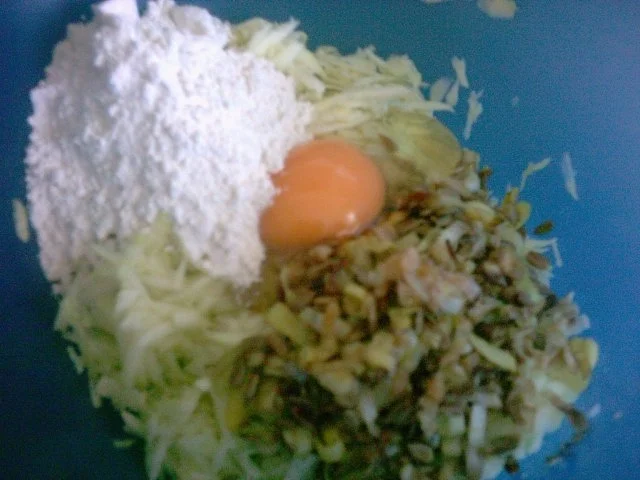 Rezept: Zucchinipuffer Bild Nr. 6 Zucchinipuffer - Rezept - Bild Nr. 6