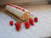 Erdbeer-Sahne-Rolle - Rezept