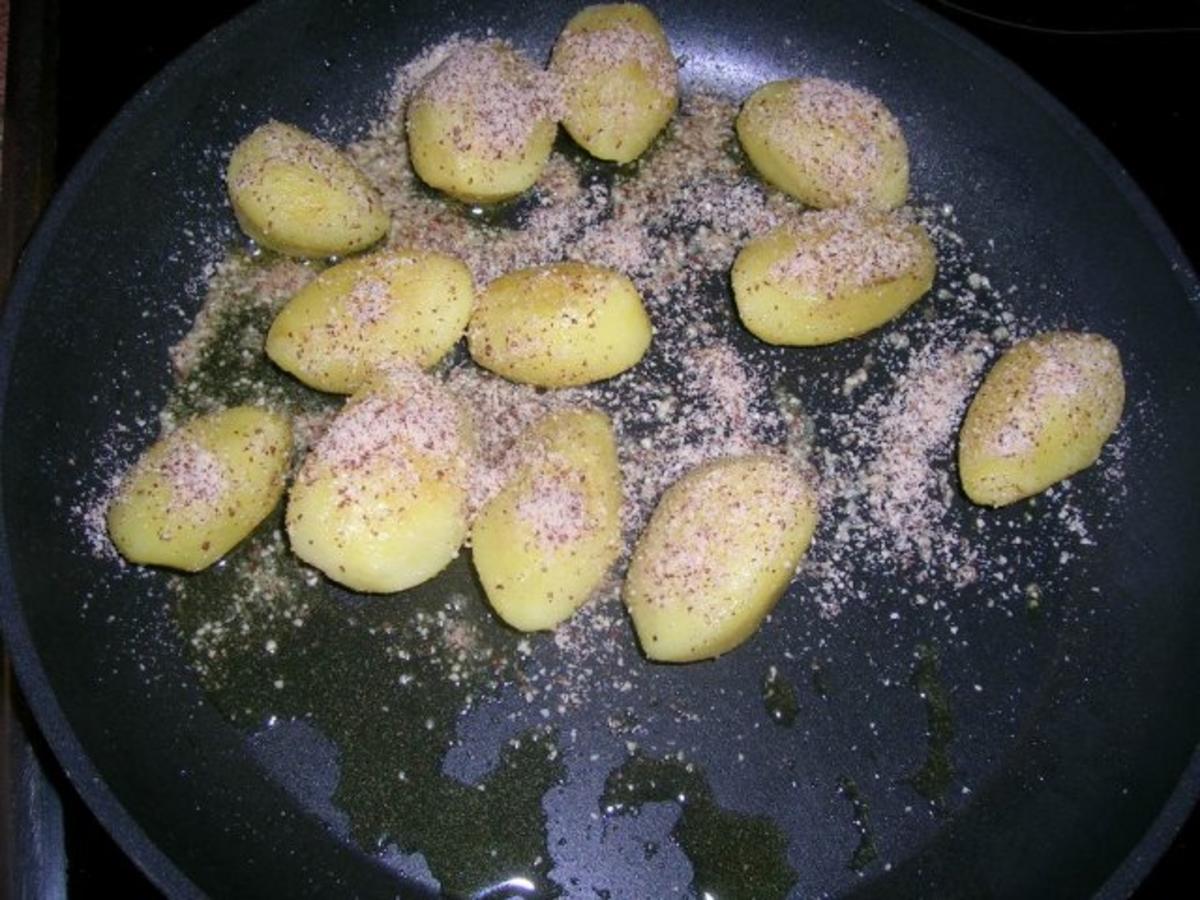 Kotelettbraten aus dem Ofen, mit grünen Speckböhnchen und Mandelkartoffeln - Rezept - Bild Nr. 7