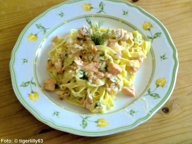 Rezept: Bandnudeln mit Lachssahne Bandnudeln mit Lachssahne - Rezept