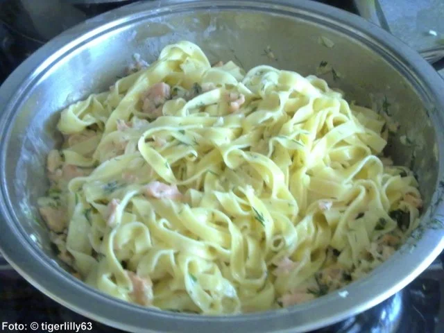 Rezept: Bandnudeln mit Lachssahne Bild Nr. 2 Bandnudeln mit Lachssahne - Rezept - Bild Nr. 2