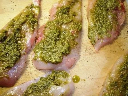 Basilikum Minutenschnitzel von der Hähnchenbrust in Sesam-Mandelpanade - Rezept - Bild Nr. 2