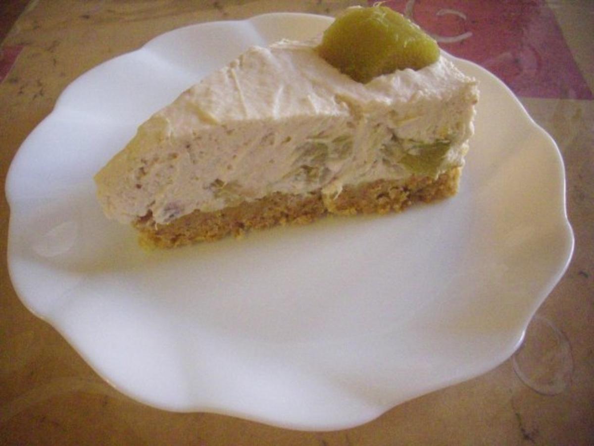 Rhabarber-Frischkäse-Sahne-Torte - Rezept