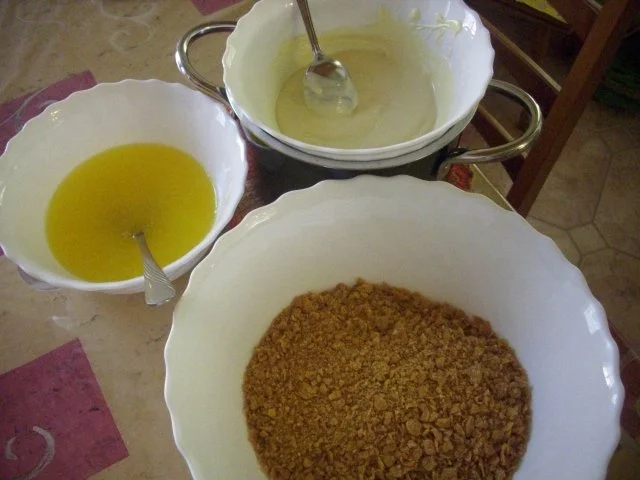 Rezept: Rhabarber-Frischkäse-Sahne-Torte Bild Nr. 3 Rhabarber-Frischkäse-Sahne-Torte - Rezept - Bild Nr. 3