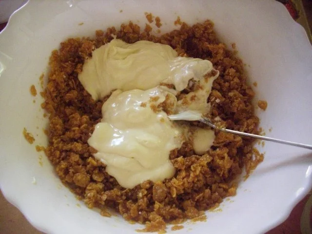 Rezept: Rhabarber-Frischkäse-Sahne-Torte Bild Nr. 4 Rhabarber-Frischkäse-Sahne-Torte - Rezept - Bild Nr. 4