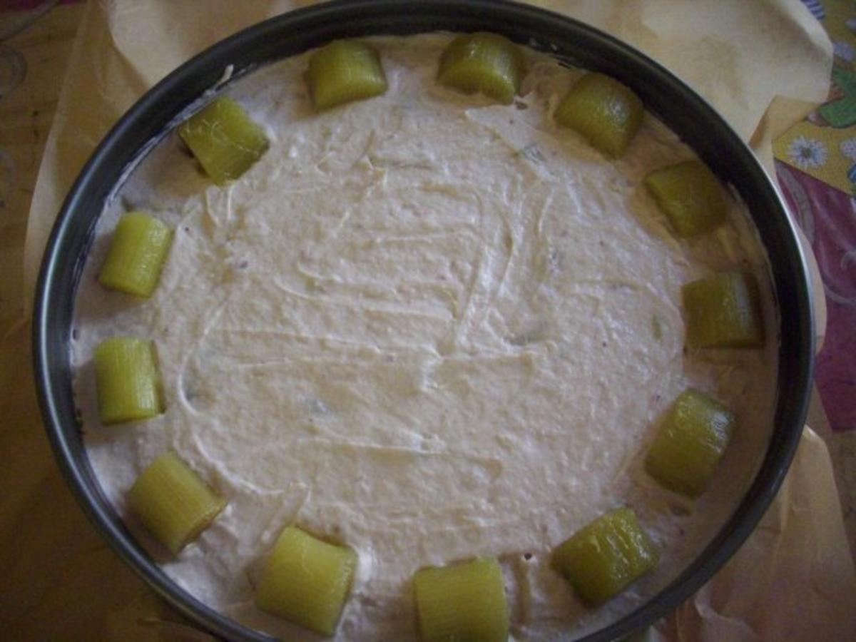 Rhabarber-Frischkäse-Sahne-Torte - Rezept - Bild Nr. 9