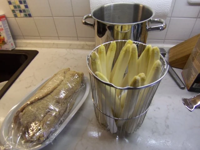 Rezept: Schrobenhausener Spargel mit neuen Kartoffeln und Kalbsschnitzeln Bild Nr. 4 Schrobenhausener Spargel mit neuen Kartoffeln und Kalbsschnitzeln - Rezept - Bild Nr. 4