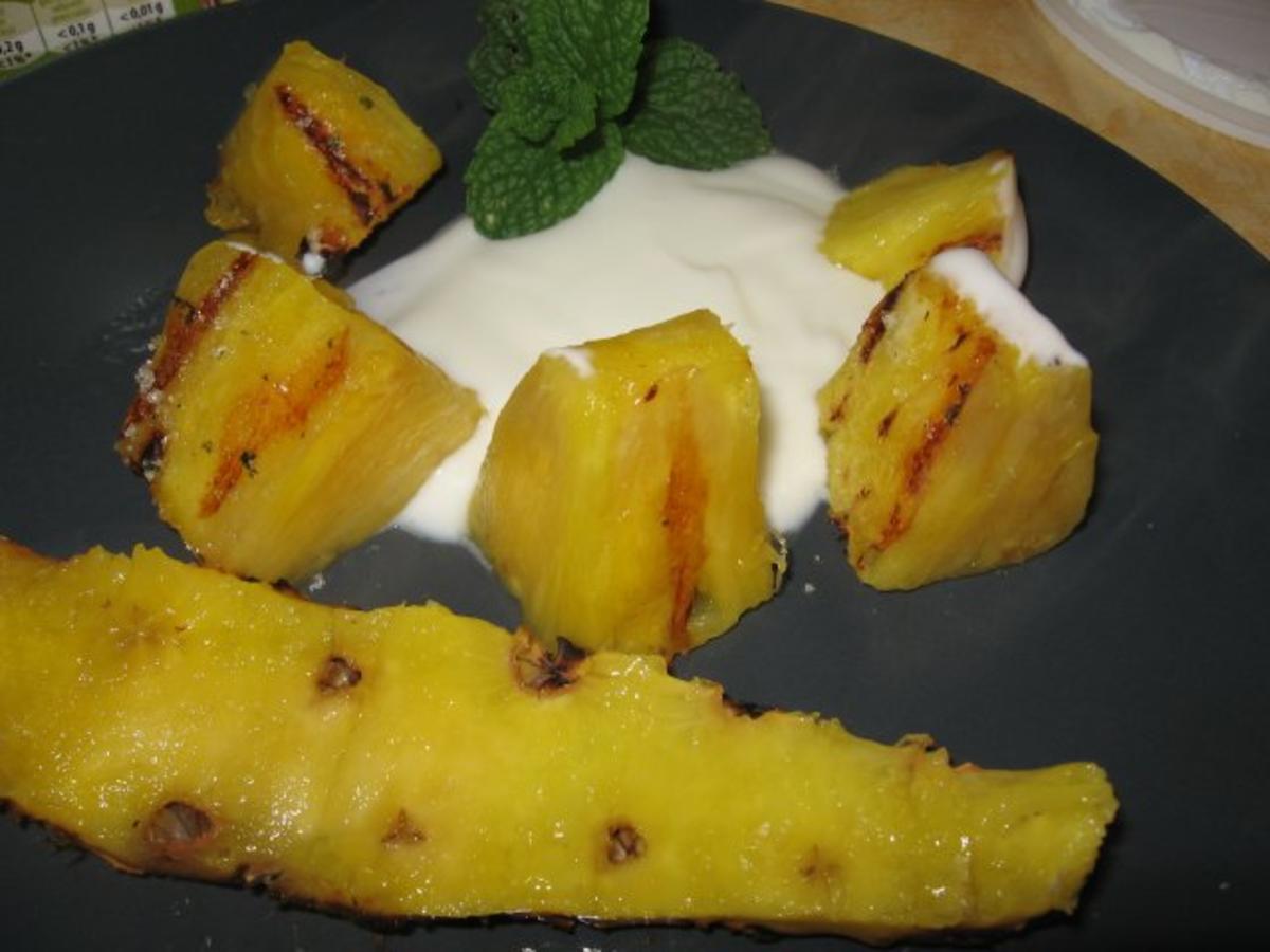 Gegrillte Ananas mit Minzzucker - Rezept - kochbar.de