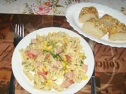 Irenes preiswerter Fantasie Nudelsalat mit Kümmelstangerln - Rezept