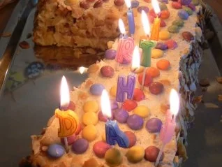 Geburtstagstorte zum 7. Geburtstag auch in Form einer 7 - Rezept