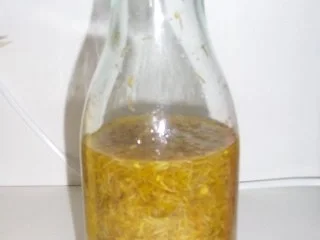 Rezept: Likör: Löwenzahnblütenlikör Bild Nr. 5 Likör: Löwenzahnblütenlikör - Rezept - Bild Nr. 5