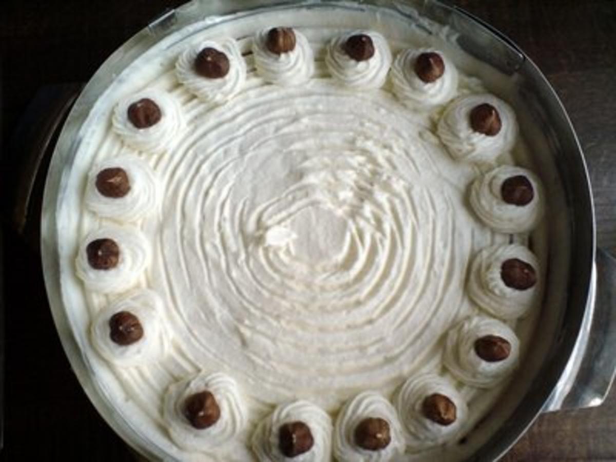 Kuchen Sahne Nuß Torte - 276 kcal/100g Kuchen Sahne Nuß Torte - 276 kcal/100g