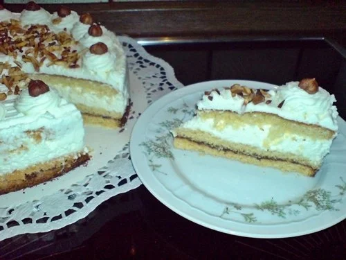 Rezept: Kuchen - Sahne-Nuß Torte Bild Nr. 6 Kuchen - Sahne-Nuß Torte - Rezept - Bild Nr. 6