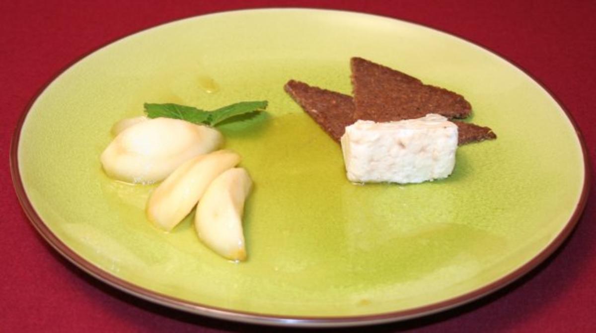 Karamellisierte Birne mit Roquefort und Pumpernickel - Rezept