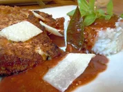 Parmesan-Hähnchen mit Tomatensauce und Basmatireis - Rezept