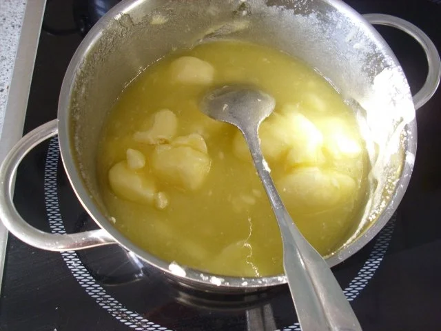 Rezept: Bienenstich mit Vanillepudding-Creme und Mandeln Bild Nr. 3 Bienenstich mit Vanillepudding-Creme und Mandeln - Rezept - Bild Nr. 3