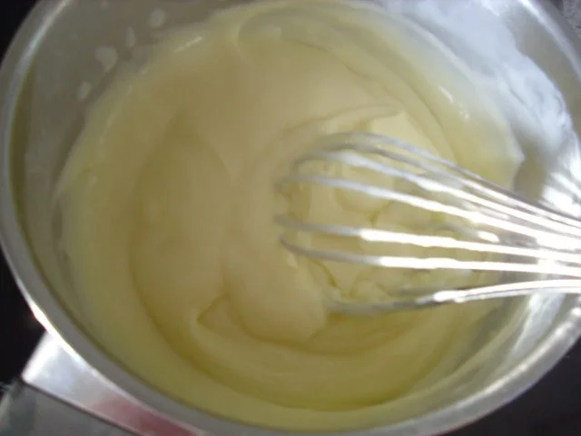 Rezept: Bienenstich mit Vanillepudding-Creme und Mandeln Bild Nr. 6 Bienenstich mit Vanillepudding-Creme und Mandeln - Rezept - Bild Nr. 6