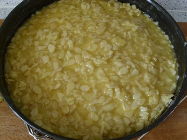 Rezept: Bienenstich mit Vanillepudding-Creme und Mandeln Bild Nr. 9 Bienenstich mit Vanillepudding-Creme und Mandeln - Rezept - Bild Nr. 9