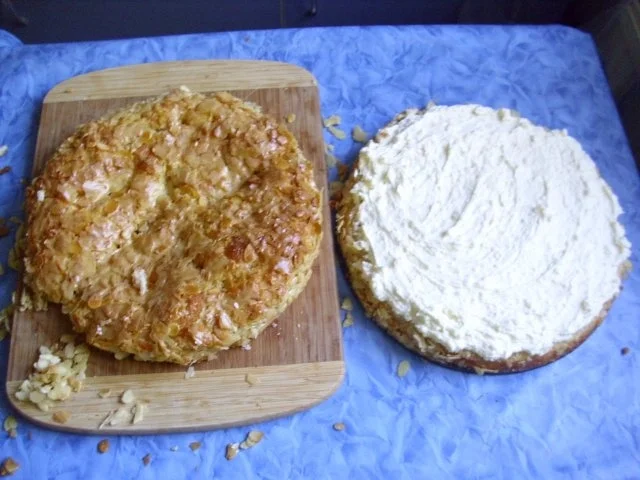 Rezept: Bienenstich mit Vanillepudding-Creme und Mandeln Bild Nr. 15 Bienenstich mit Vanillepudding-Creme und Mandeln - Rezept - Bild Nr. 15